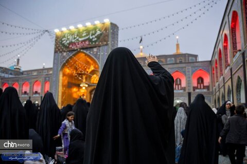 حال و هوای حرم مطهر رضوی در لحظه تحویل سال نو