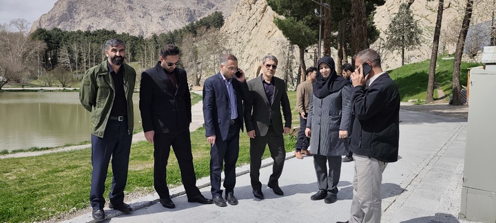 بازدید دبیر ستاد خدمات سفر کرمانشاه از محوطه تاق‌بستان