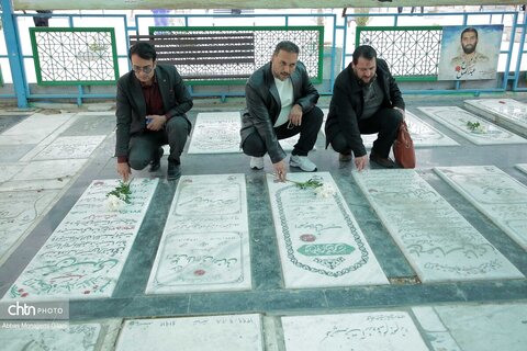 تجدید میثاق مدیرکل میراث‌فرهنگی و فعالان گردشگری و صنایع‌دستی قم با شهداء