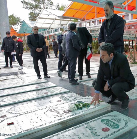 تجدید میثاق مدیرکل میراث‌فرهنگی و فعالان گردشگری و صنایع‌دستی قم با شهداء