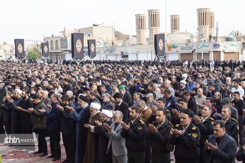 طنینِ بندگی در قلبِ تاریخ؛ قامتِ یزد به شکرانه‌ی فطر در امیرچقماق برافراشته شد