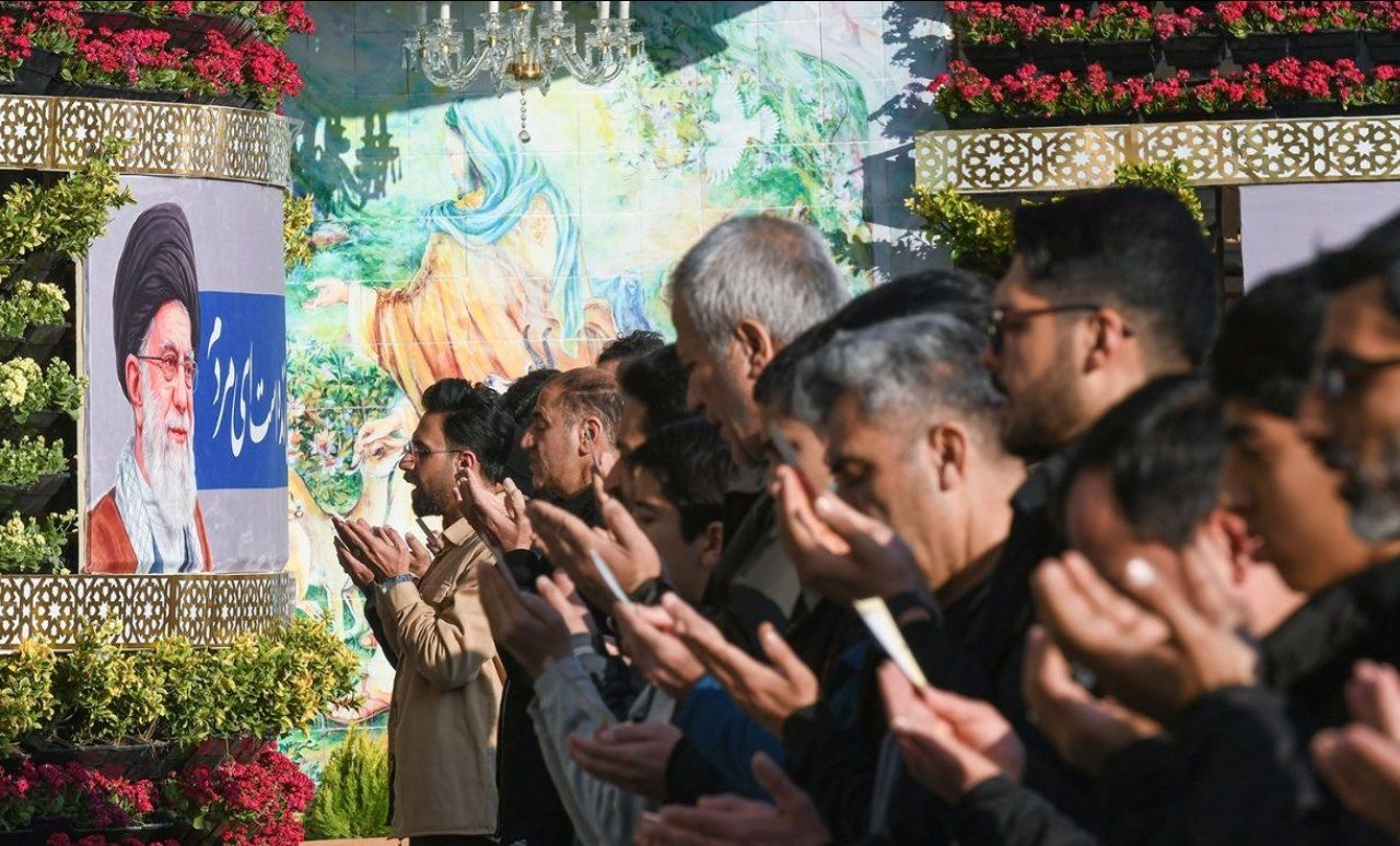 تجلی شکوه بندگی در جوار علی بن موسی الرضا (ع) / شکرانه عید فطر و عید نوروز در کنار مضجع ثامنالائمه