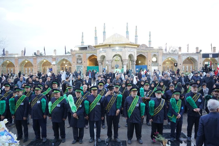 مراسم تحویل سال در جوار آستان مقدس امامزاده حسین (ع) و گلزار شهدای قزوین