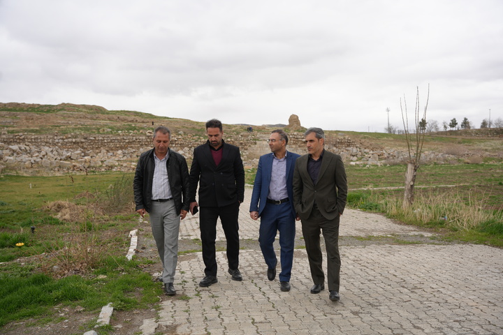 بازدید دبیر ستاد اجرایی خدمات سفر کرمانشاه از معبد آناهیتا / پیگیری اعتبارات برای سامان‌دهی معبد آناهیتا 