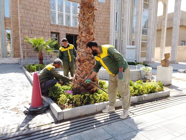 سامان‌دهی بوستان‌ها و کاشت گل‌های فصلی در پیشوا به مناسبت نوروز ۱۴۰۵