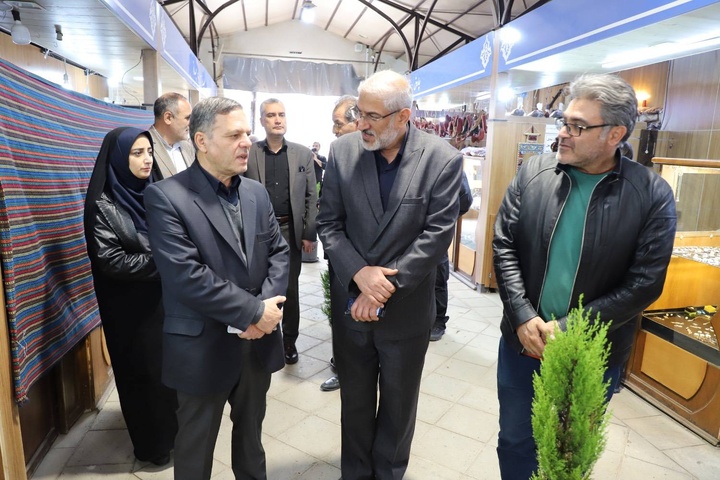 بازدید استاندار زنجان از بازارچه صنایع دستی زنجان