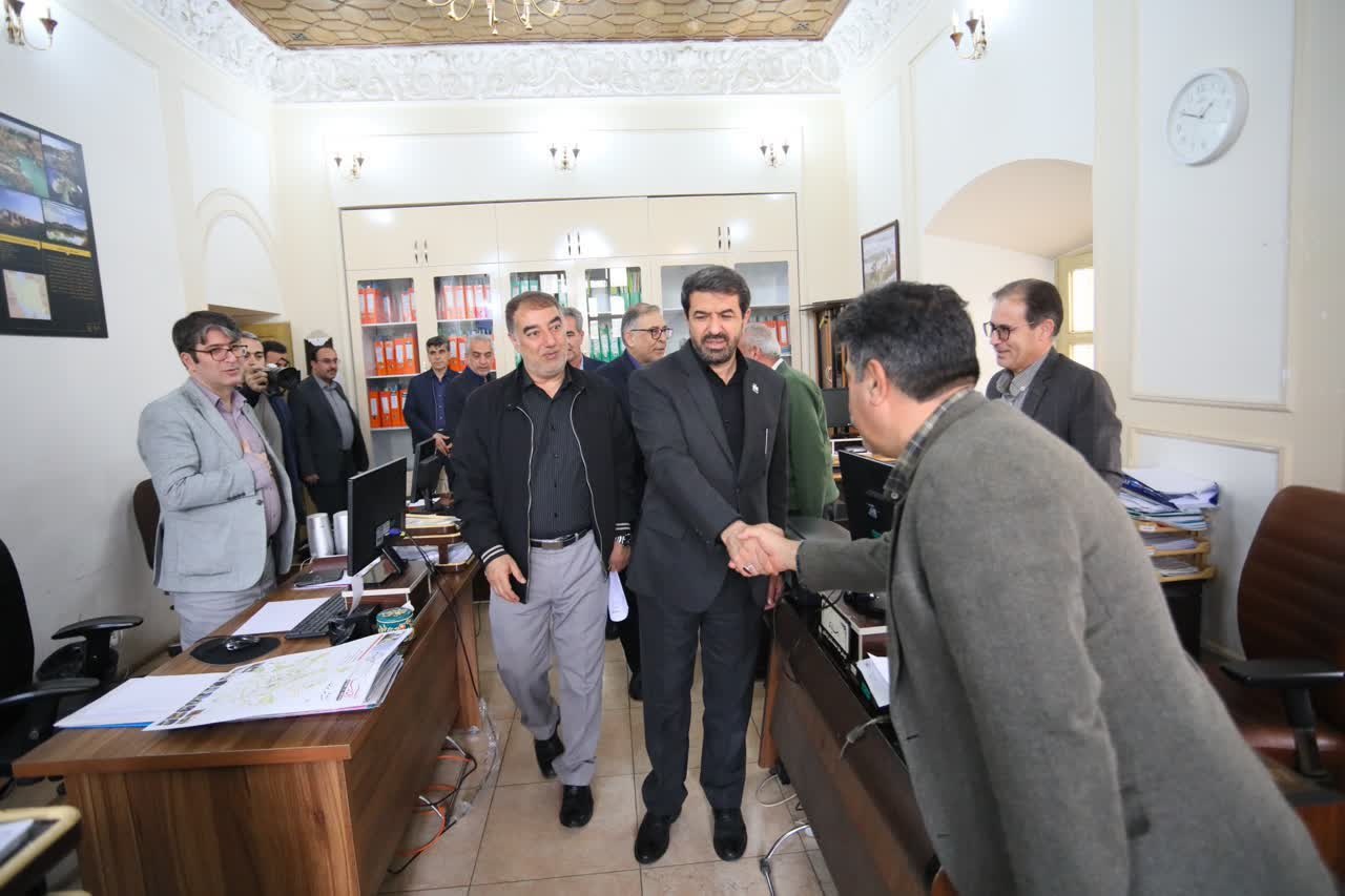 اقامت ۳۵۰ هزار مسافر در همدان / ورود روزانه ۵۰۰ هزار خودرو به استان