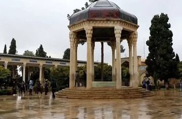 استقبال با شکوه مسافران نوروزی از مجموعه حافظیه در شیراز