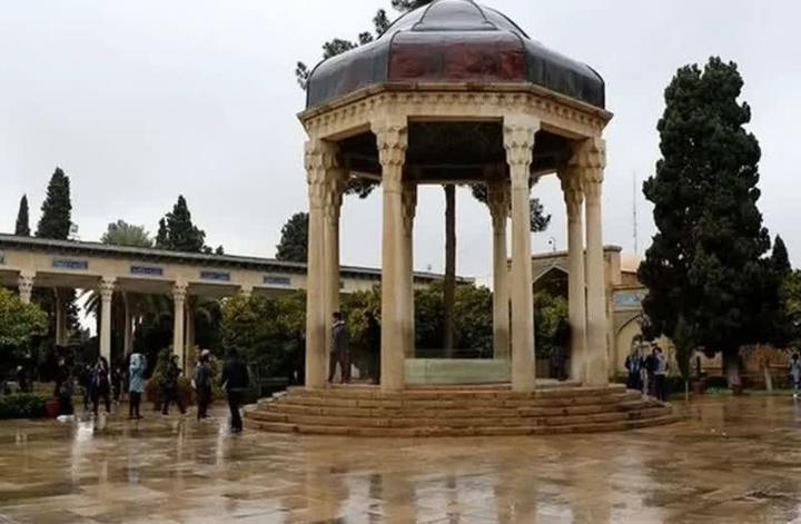 استقبال با شکوه مسافران نوروزی از مجموعه حافظیه در شیراز