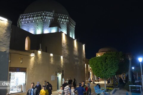 خنده‌ی مسافران در سایه‌یِ بادگیرها / یزد، میزبانِ لبخندها در بهار ۱۴۰۵