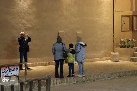 خنده‌ی مسافران در سایه‌یِ بادگیرها / یزد، میزبانِ لبخندها در بهار ۱۴۰۵