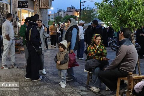 خنده‌ی مسافران در سایه‌یِ بادگیرها / یزد، میزبانِ لبخندها در بهار ۱۴۰۵