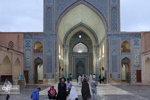 خنده‌ی مسافران در سایه‌یِ بادگیرها / یزد، میزبانِ لبخندها در بهار ۱۴۰۵