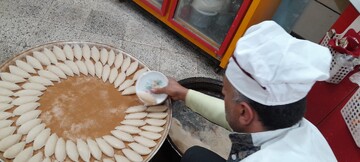 احیای سنت‌های شیرین نوروزی در بهبهان؛ «نون شِری» همچنان محبوب مهمانی‌های عید نوروز