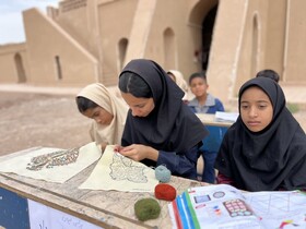 دوخت پته دختران شفیع‌آباد به یاد دانش‌آموزان شهید میناب‌