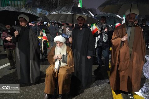حضور مرتضی صفری، مدیرکل و کارکنان اداره کل میراث‌فرهنگی، گردشگری و صنایع دستی آذربایجان غربی در قیام مردمی بیعت با رهبر انقلاب در شب بارانی ارومیه