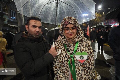 حضور مرتضی صفری، مدیرکل و کارکنان اداره کل میراث‌فرهنگی، گردشگری و صنایع دستی آذربایجان غربی در قیام مردمی بیعت با رهبر انقلاب در شب بارانی ارومیه