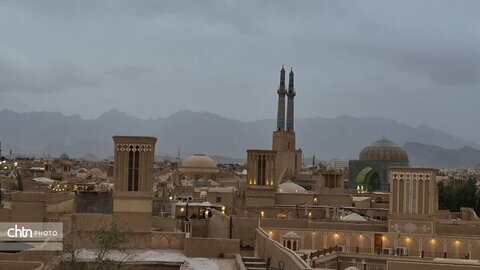نقش‌بندیِ بهار بر خشت‌هایِ دیرین؛ شکوهِ صنایع‌دستیِ یزد در آیینه‌یِ نگاهِ گردشگران