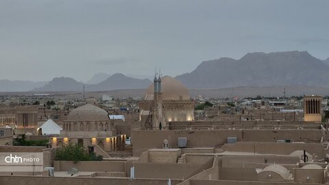 نقش‌بندیِ بهار بر خشت‌هایِ دیرین؛ شکوهِ صنایع‌دستیِ یزد در آیینه‌یِ نگاهِ گردشگران