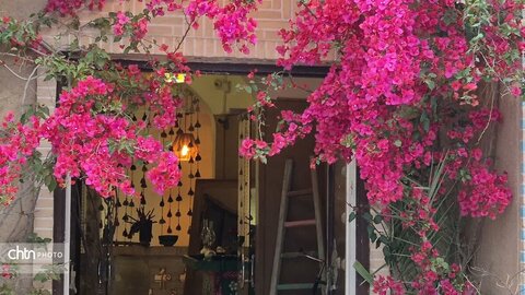 نقش‌بندیِ بهار بر خشت‌هایِ دیرین؛ شکوهِ صنایع‌دستیِ یزد در آیینه‌یِ نگاهِ گردشگران