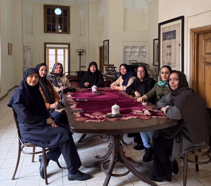 دیدار نوروزی مدیرکل امور بانوان استانداری آذربایجان‌شرقی با بانوان فعال فرهنگی در خانه تاریخی حریری