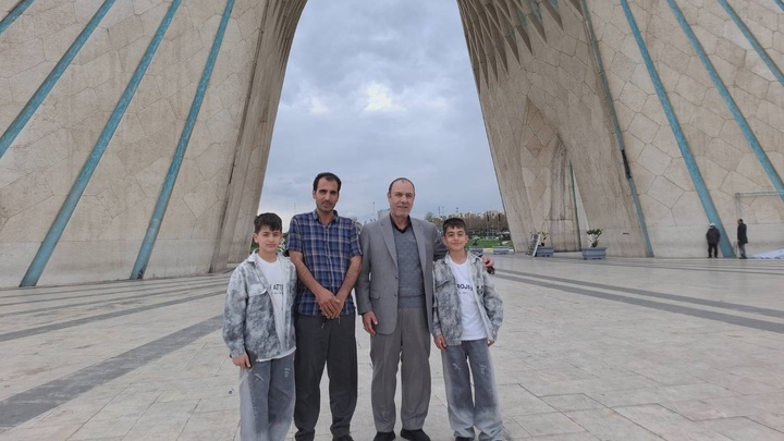 دیدار فرماندار تهران با گردشگران نوروزی در میدان آزادی