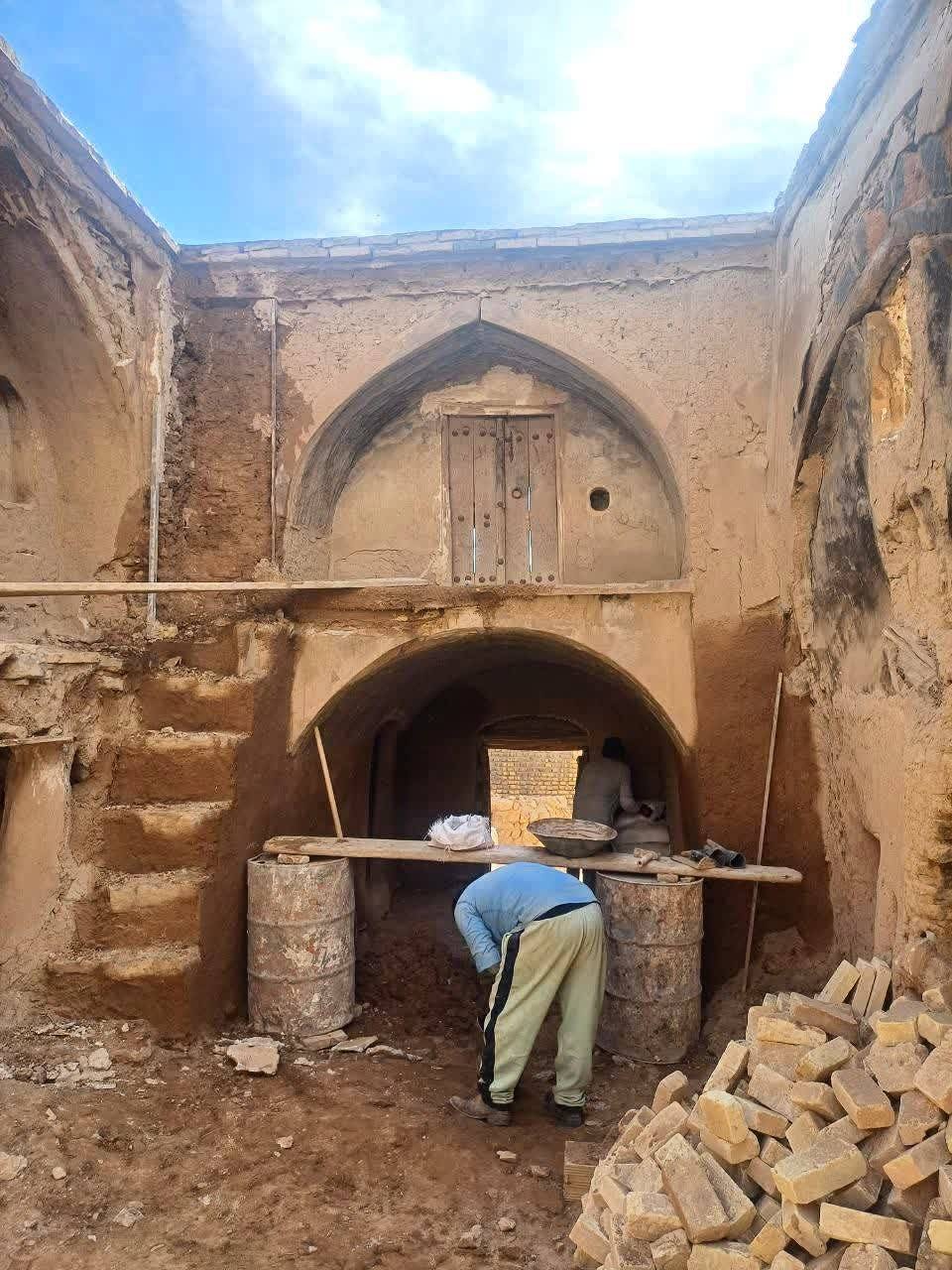 بررسی روند کارگاه مرمت قلعه ثبتی روستای بنیز
