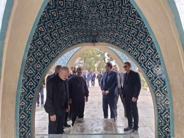 بازدید معاون رئیس‌جمهوری و رئیس سازمان برنامه و بودجه کشور از مجموعه‌های فرهنگی تاریخی عطار و خیام نیشابوری