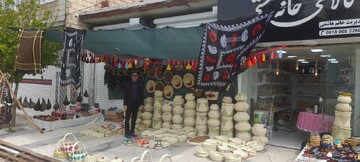 فعالیت فروشگاه صنایع‌دستی در کنار شهر تاریخی سیمره دره‌شهر ایلام برای خدمت‌رسانی بهتر به گردشگران نوروزی