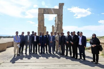 تمدید زمان بازدید نوروزی از تخت‌جمشید برای رفاه گردشگران