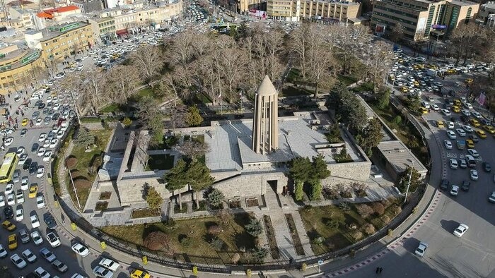 بازدید بیش از ۲۳ هزار نفر از جاذبه‌های گردشگری همدان/ آرامگاه بوعلی‌سینا در صدر بازدیدهای نوروزی 