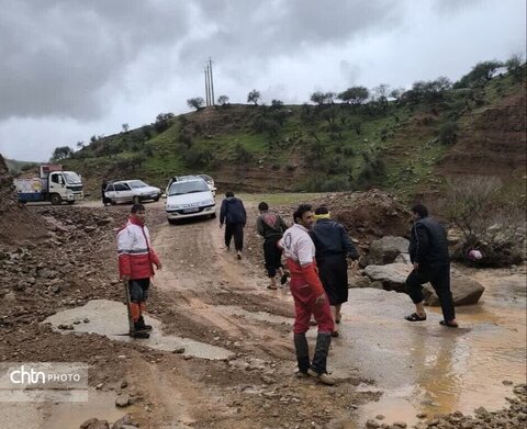 نجات ۳۰ گردشگر توسط نجاتگران هلال‌احمر دزفول