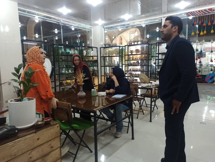 بازدید رئیس میراث‌فرهنگی پیشوا از بازارچه صنایع‌دستی حرم در آستانه مقدس امامزاده جعفر(ع)
