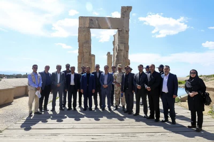تمدید زمان بازدید نوروزی از تخت‌جمشید برای رفاه گردشگران