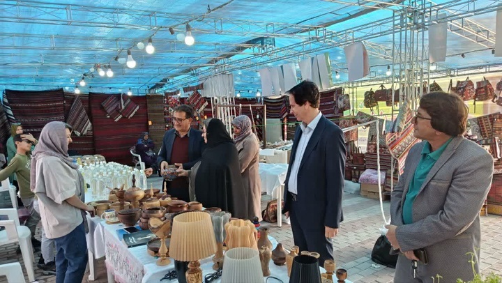 بازدید مدیرکل دفتر امور شهری و شوراهای استانداری از ایستگاه‌های نوروزی قائنات/بازارچه‌های نوروزی فرصتی برای معرفی ظرفیت‌های گردشگری و صنایع‌دستی