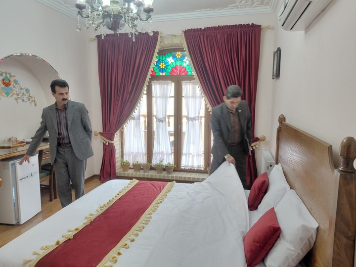 بازدید میدانی کارشناسان میراث‌فرهنگی از تأسیسات گردشگری کرمانشاه با هدف ارتقای خدمات و نظارت کیفی