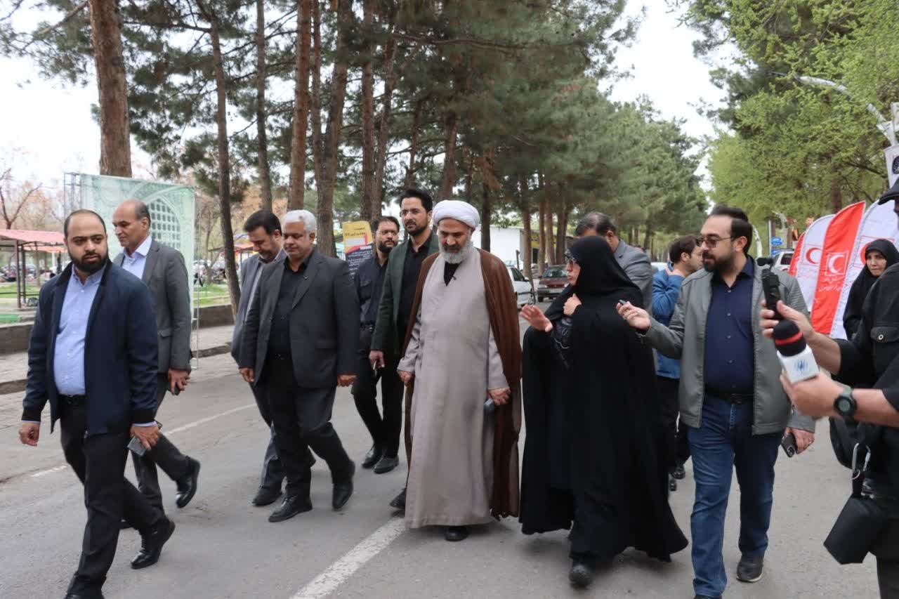 بازدید نظارتی رئیس کمیسیون اصل ۹۰ مجلس شورای اسلامی از مراکز اسکان زائران در مشهد