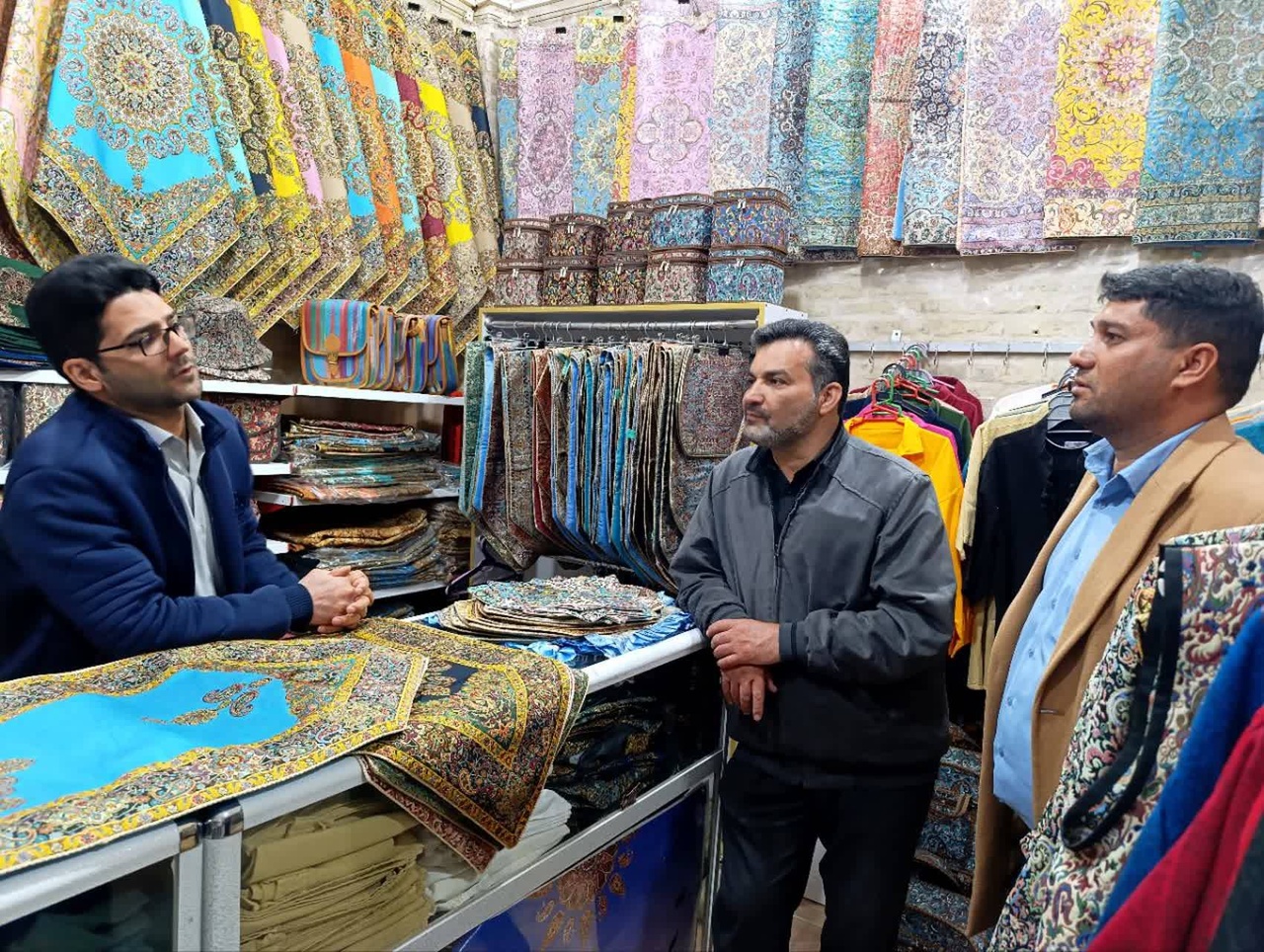 بررسی ظرفیت‌های همکاری در حوزه صنایع‌دستی میبد
