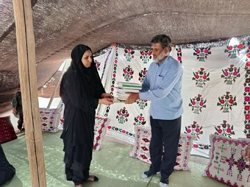 اهدای ۵۰ جلد کتاب به مسافران نوروزی شهرستان هیرمند