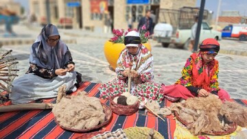 استقبال از مسافران نوروزی با طعم هنر/ برپایی ۳ بازارچه صنایع‌دستی در شهرستان سربیشه