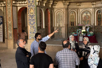 استقرار راهنمایان گردشگری در بناهای تاریخی کاشان در نوروز ۱۴۰۵