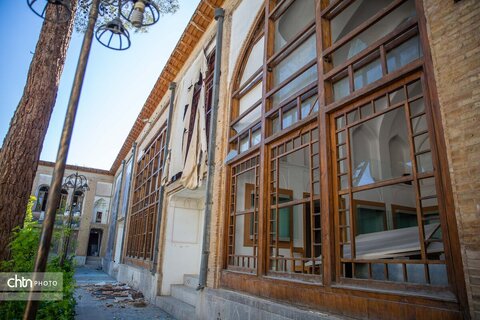 بازدید دبیر کمیته ملی سازمان یونسکو در ایران از بناهای تاریخی آسیب دیده در اصفهان