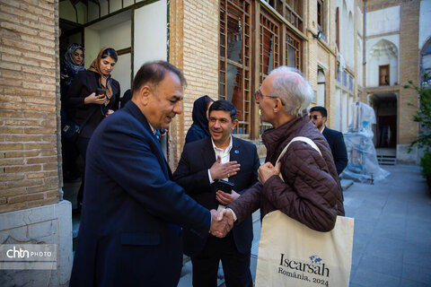 بازدید دبیر کمیته ملی سازمان یونسکو در ایران از بناهای تاریخی آسیب دیده در اصفهان