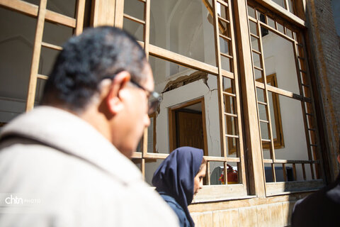 بازدید دبیر کمیته ملی سازمان یونسکو در ایران از بناهای تاریخی آسیب دیده در اصفهان