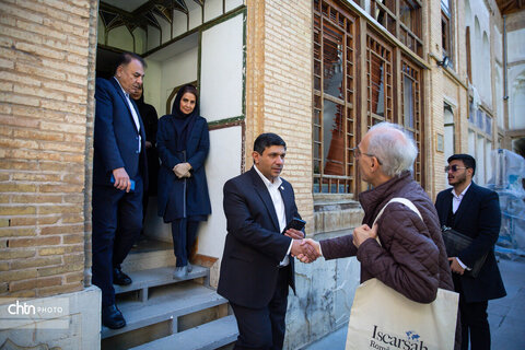 بازدید دبیر کمیته ملی سازمان یونسکو در ایران از بناهای تاریخی آسیب دیده در اصفهان