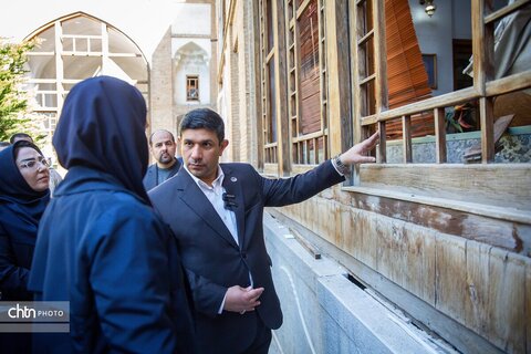 بازدید دبیر کمیته ملی سازمان یونسکو در ایران از بناهای تاریخی آسیب دیده در اصفهان