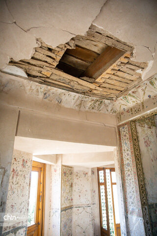 بازدید دبیر کمیته ملی سازمان یونسکو در ایران از بناهای تاریخی آسیب دیده در اصفهان