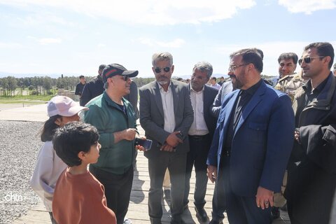 بازدید میدانی استاندار فارس از تخت جمشید