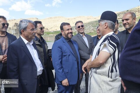 بازدید میدانی استاندار فارس از تخت جمشید
