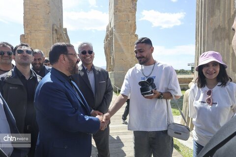 بازدید میدانی استاندار فارس از تخت جمشید